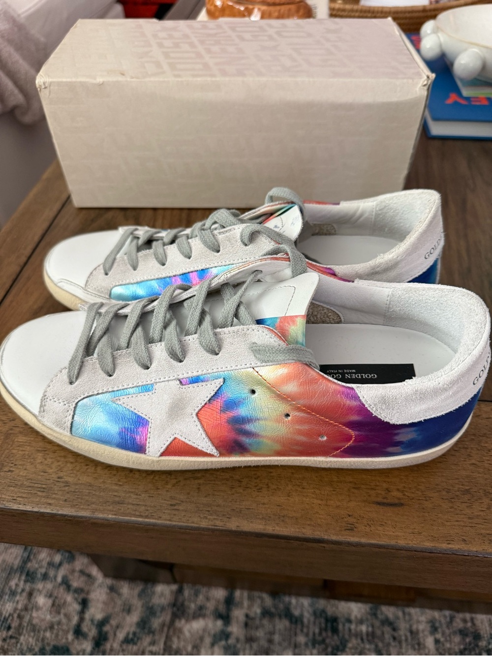 Golden Goose size 40 tie dye
Superstars